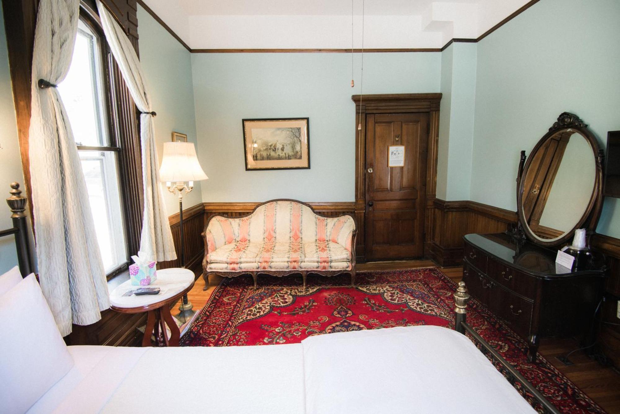 Cedar Crest Inn Asheville Exterior photo